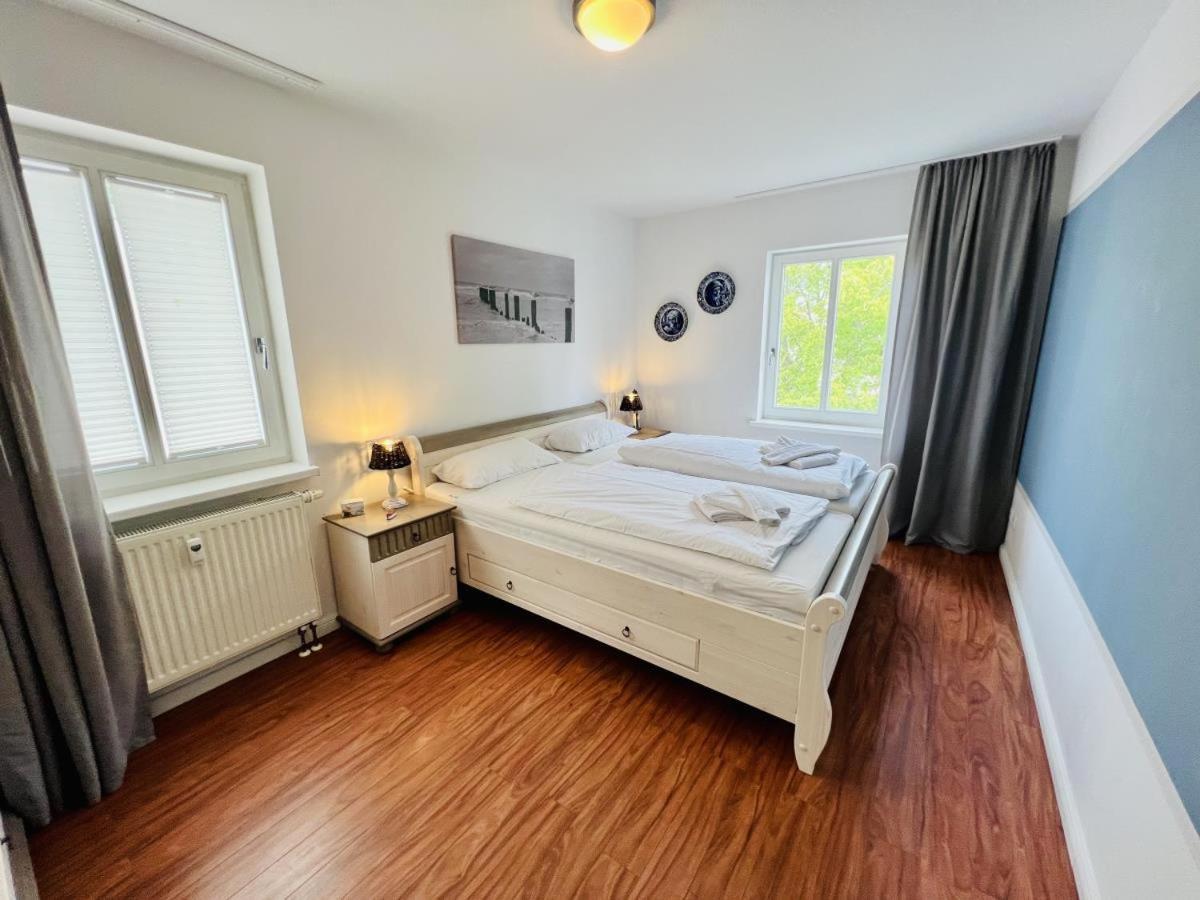 Diana, Koje, In Sichtweite Zum *